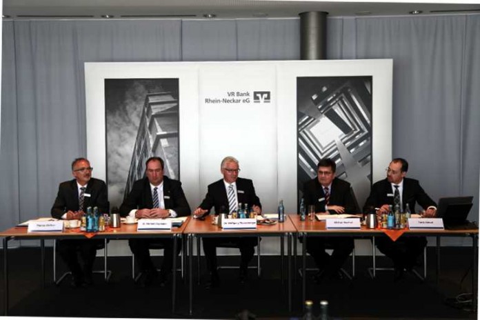 vlnr: Thomas Gleßner Pressesprecher, Dr. Michael Düpmann, Dr. Wolfgang Thomasberger, Michael Mechtel und Tarek Aboud
