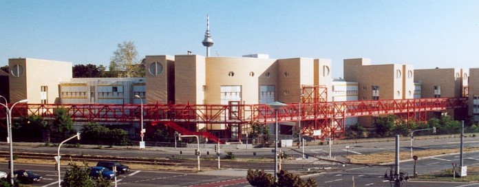 Der Notdienst der niedergelassenen Kinderärzte ist ab 02.06.2014 unter dem Dach des Universitätsklinikums, Theodor-Kutzer-Ufer 1-3, in 68167 Mannheim zu finden, nicht mehr in der Cheliusstraße.