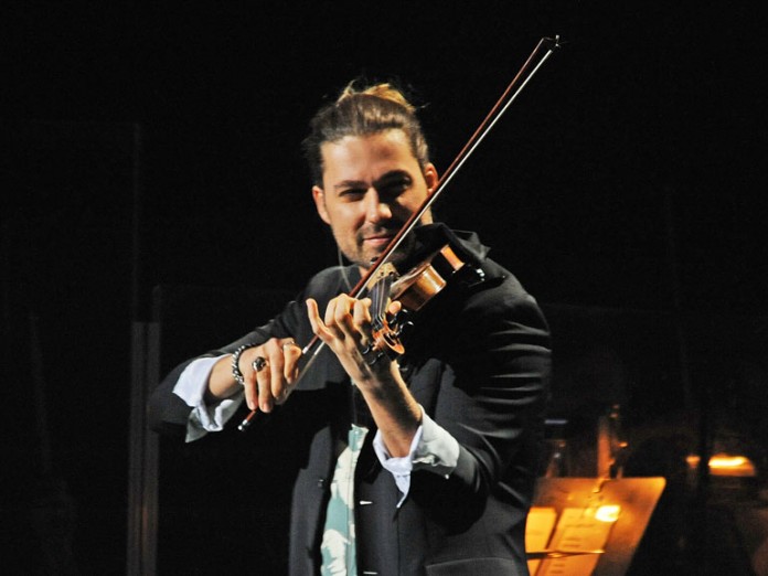 David Garrett (wie hier bei einer älteren Aufnahme seiner letzten "Crossover Show") überzeugte bei seinem Klassik Konzert im Mannheimer Rosengarten.