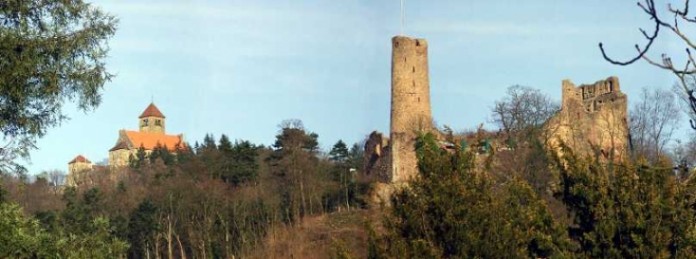 Die Burgruine Windeck und die Wachenburg bieten einen tollen Ausblick auf die mittelalterliche Altstadt Weinheims - Ab 8. Juni fährt wieder ein Bus die Burgen an