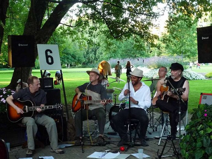 Das Sommerfest im Herzogenriedpark beginnt am Sa., 19.7.2014 um 18 Uhr.