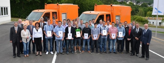 16 Auszubildende des Landesbetriebs Mobilität (LBM) Rheinland-Pfalz bestanden die Prüfung zum Straßenwärter.