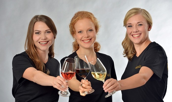 Die Deutsche Weinhoheiten besuchen die Pfalz.