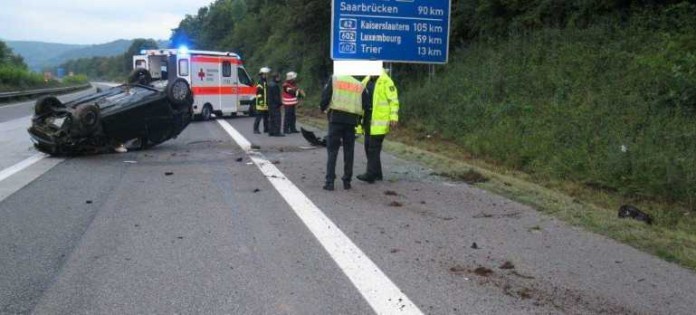 Alkoholgenuss war vermutlich die Ursache des Verkehrsunfalls, bei dem 3 Menschen verletzt wurden.