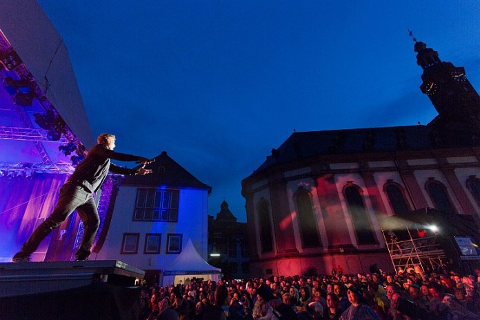 Tim Bendzko sang auf dem Marktplatz.