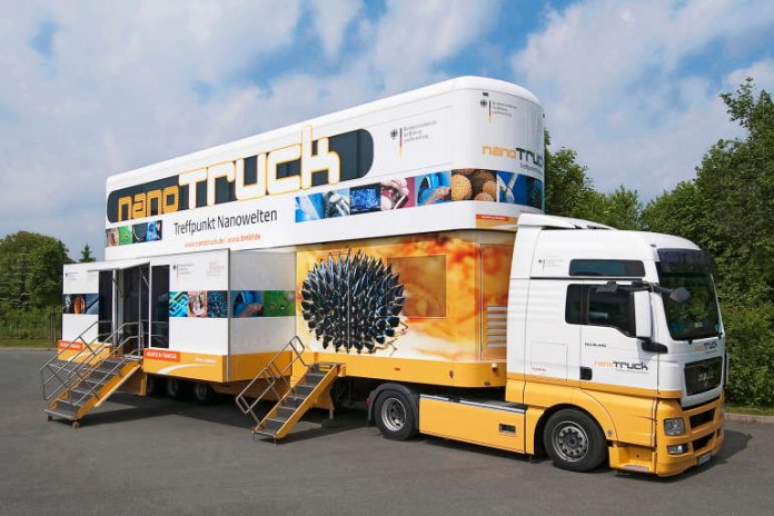 Auf zwei Ebenen präsentiert der nanoTruck die Themenvielfalt nanotechnologischer Forschung und Anwendung
