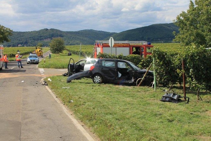 Bei dem Verkehrsunfall wurden vier Menschen verletzt.