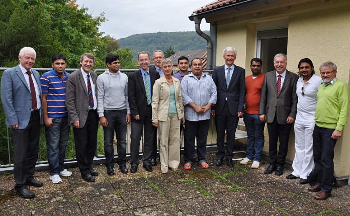 Gruppenfoto in der Asylunterkunft „Haus am Wald“
