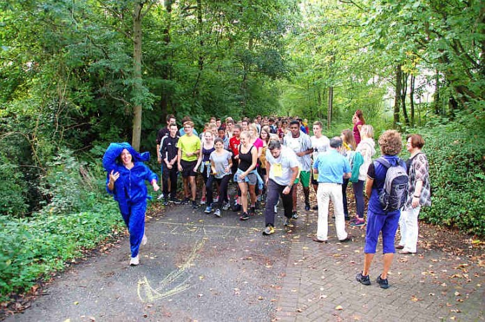 Auf die Plätze, fertig, los! Wer schafft die meisten Kilometer? Schüler, Lehrer oder BLAUER ELEFANT?