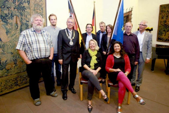 Auf Besuch in der Partnerstadt: Die Delegation aus Silkeborg mit Vertretern der Stadt Kaiserslautern im Pfalzgrafensaal des Casimirschlosses