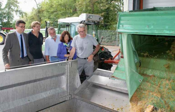 Torsten Blank (Verbandsbürgermeister Landau-Land), Thorsten Schmidt (stellv. Aufsichtsratsvorsitzender), Jürgen Grallath (Vorstand GWG), Landrätin Theresia Riedmaier und Thomas Weiter (Vorstand GWG) (von links nach rechts).