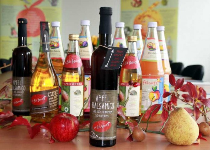 Neu im umfassenden Sortiment der Produkte aus heimischen Streuobstbeständen: der Balsamico aus heimischem Bio-Streuobst