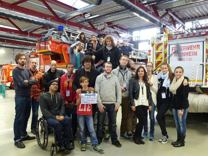 Mitglieder der Feuerwehr Weinheim und des Filmteams