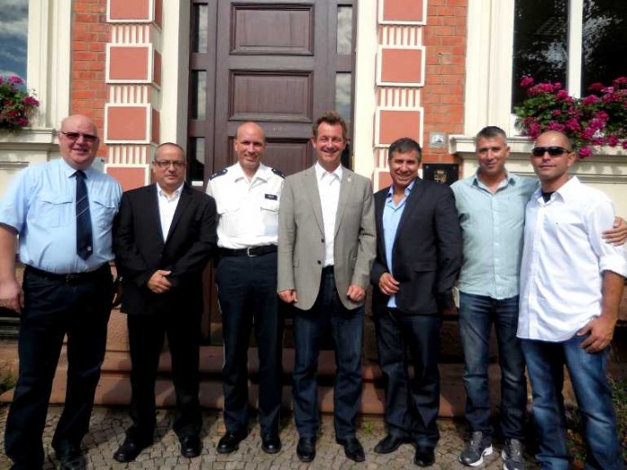 v.l. Michael Zehnbauer, Jakov Biton , Rainer Seipp, Bgm Christian Schönung, Albert Ochayon, Roy Berelson, Zion Gan