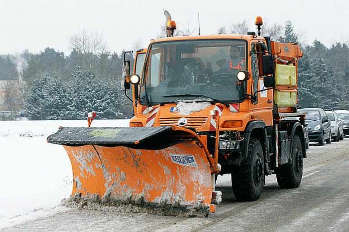 Symbolbild, Winterdienstfahrzeug, Räumdienst, Schnee, Eis