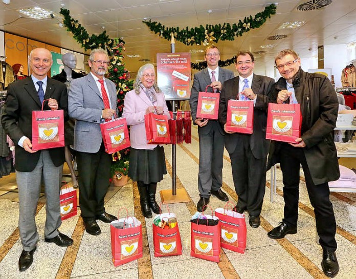 Die Aktion „Weihnachtstüte“ soll hier ein ökumenisches Zeichen dafür setzen, dass Menschen in Armut und Not nicht allein gelassen werden