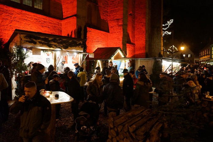 Adventsmarkt rund um die Prot. Kirche