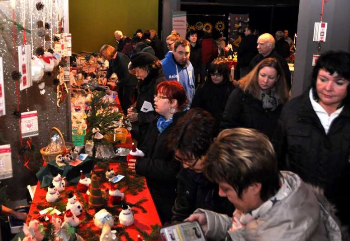 Das Interesse war groß beim diesjährigen Weihnachtsmarkt der Johannes-Diakonie in Mosbach im fideljo