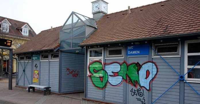 Die Haltestelle Hauptstraße in Forchheim wurde mit Graffiti verunstaltet