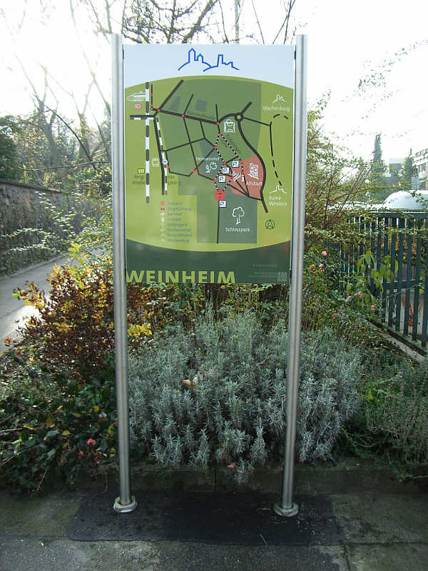 Wegweiser in der Stadt Weinheim