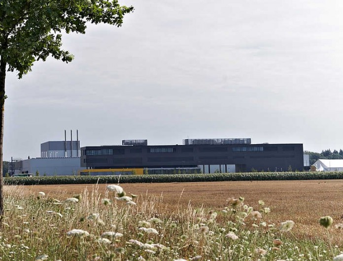 Bildunterschrift Seit Mitte 2011 ist das Edeka-Werk in Rheinstetten in Betrieb – jetzt profitiert die Stadt vom Verkauf der Landesfläche.