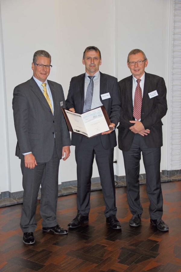 Solvay-Geschäftsführer Dr. Andreas Meier, Preisträger Professor Hans Hasse und Kuratoriumsvorsitzender Professor Andreas Seidel-Morgenstern (v.l.n.r.).