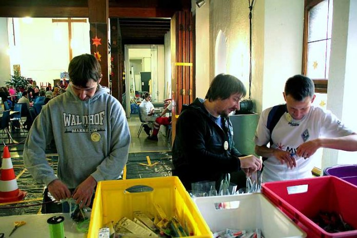 Fans packen kräftig mit an und unterstützen PRO Waldhof e.V.