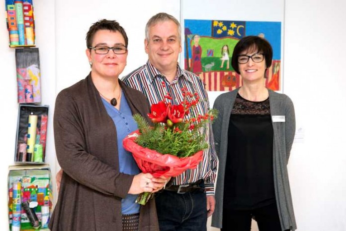 Daniela und Ulf Fabian, hier mit Jugendamtsleiterin Stefanie Jansen (r.).