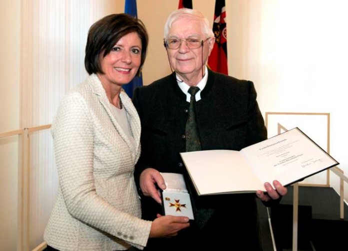 Verleihung des Landesverdienstordens durch Ministerpräsidentin Malu Dreyer an Herrn Rudi Klug aus Carlsberg am 10. Dezember 2014 im Festsaal der Staatskanzlei