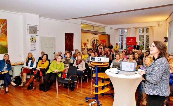 Chefärztin der Gynäkologie am Kreiskrankenhaus und Leiterin des Brustzentrums Dr. Ursula Hurst, zum Thema Frauengesundheit