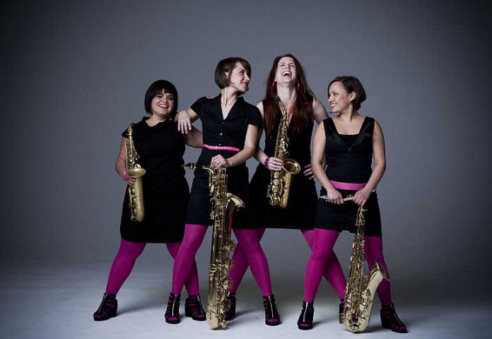 Das Saxophonquartett FAMDÜSAX tritt am 18.12.14 auf (Foto: Thommy Mardo)