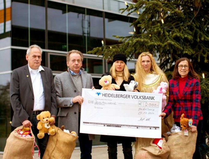 v.l.n.r. Alf Fischer, Horst Kräher (Schaustellerverband Heidelberg e.V.) , Vera Cornelius (Geschäftsführerin der Heidelberg Event GmbH), Ingrid Schwarz (Heidelberger Christkind), Dr. Bärbel Striegel (Koordinatorin der Initiative COURAGE)