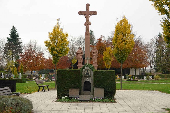 Denkmal auf dem Friedhof Mörsch