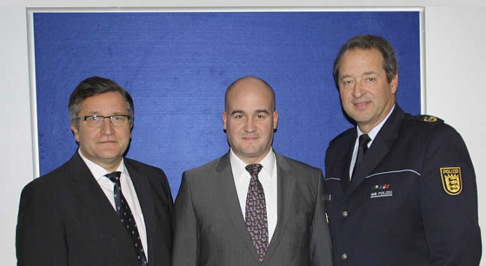 Polizeirat David Faulhaber (Mitte), Polizeipräsident Thomas Köber (rechts), Kriminaldirektor Siegfried Kollmar (links)