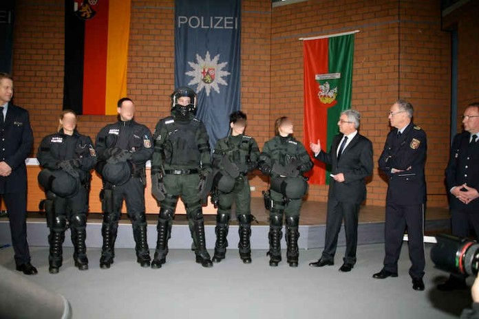 Vorstellung der neuen Schutzkleidung