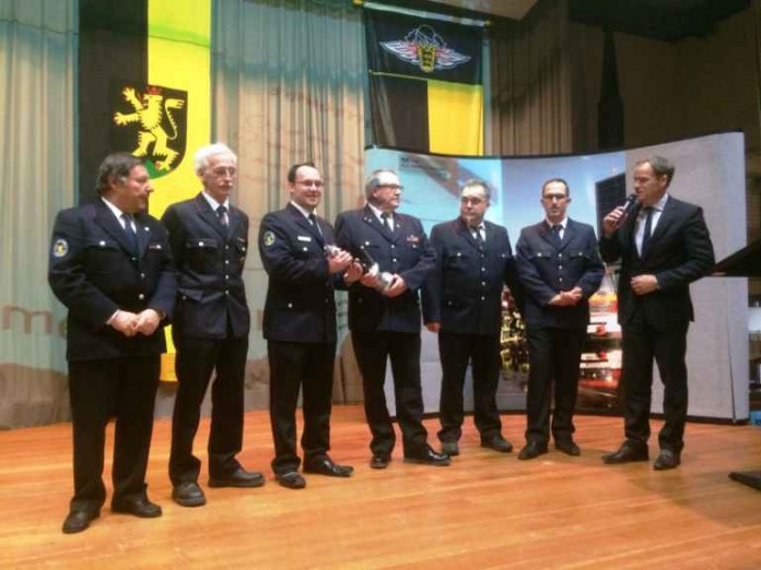 v.l.: Albert Eppinger, Manfred Walter, Eric Meier (neuer stellvertretender Stadtbrandmeister), Uwe Bender (neuer Stadtbrandmeister), Martin Hammerich, Dr. Georg Belge (Leiter der Feuerwehr), OB Dr. Eckart Würzner