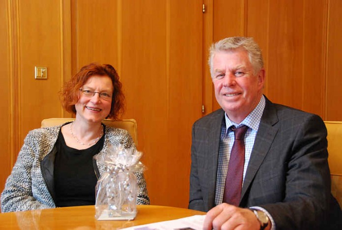 Andrea Keller, die neue Leiterin der Staatsanwaltschaft Mainz, im Gespräch mit OB Michael Kissel