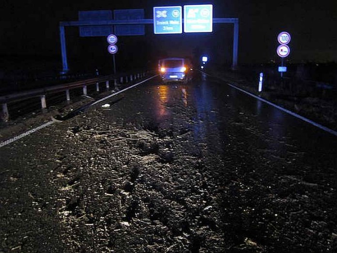 Eine Spur der Verwüstung zog der PKW, der anschliessend auf der Autobahn abgestellt wurde