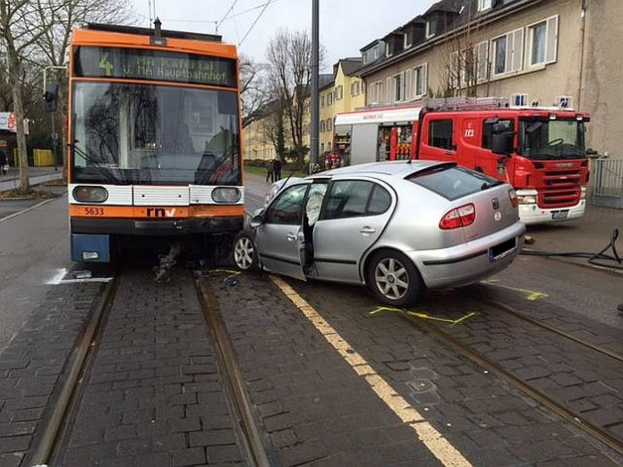Der Seat-Fahrer verstarb noch an der Unfallstelle
