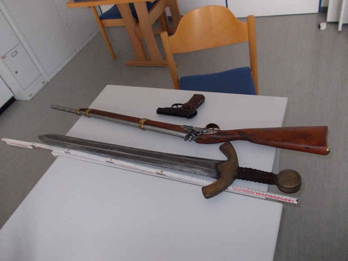 Die sichergestellten "Waffen"