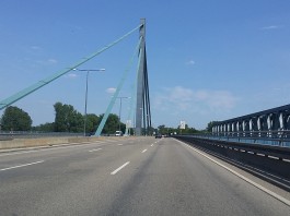 Die derzeitige Rheinbrücke bei Wörth