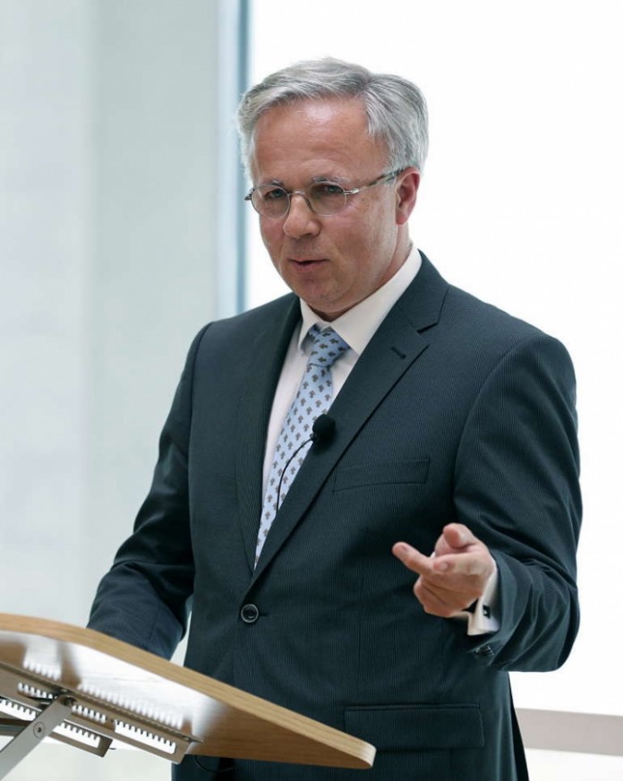 Prof. Dr. Helmut J. Schmidt
