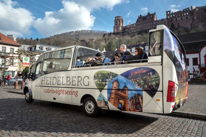 Die Attraktion in Heidelberg mit hohem Spaßfaktor wenn es wieder wärmer wird - Der Cabriobus am Karlsplatz