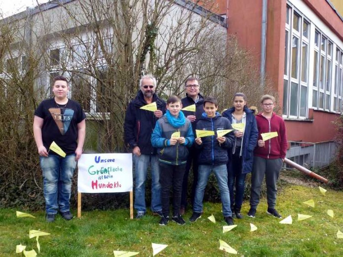 Zu Recht wmpört - Die Schüler am Dreck-Weg-Tag