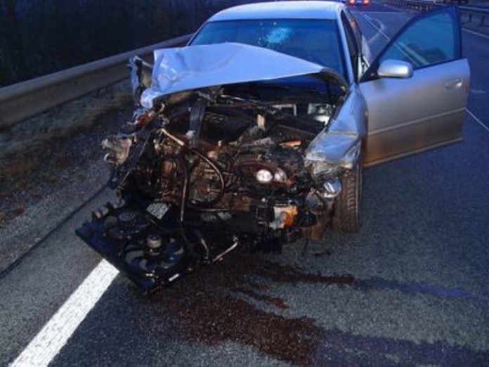 Vollsperrung Bundestraße 41 nach Verkehrsunfall