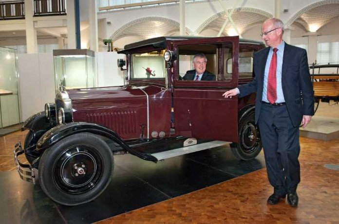 (v.l.n.r.): Museumsdirektor Prof. Dr. Hartwig Lüdtke und Prof. Dr. Peter Frankenberg, Vorsitzender des Freundeskreises.