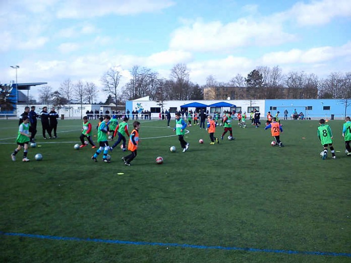 Am 22.03.15 fand ein öffentlicher Trainingstag für fußballbegeisterte Kids statt