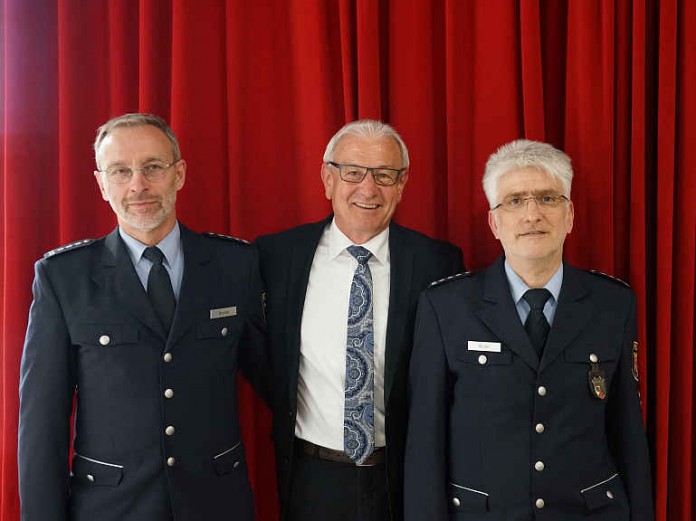 Wechsel in der Polizeiinspektion Haßloch: Der neue Leiter EPHK Wolfgang Brunke, Polizeipräsident Jürgen Schmitt, EPHK Andreas Müller (v.l.)