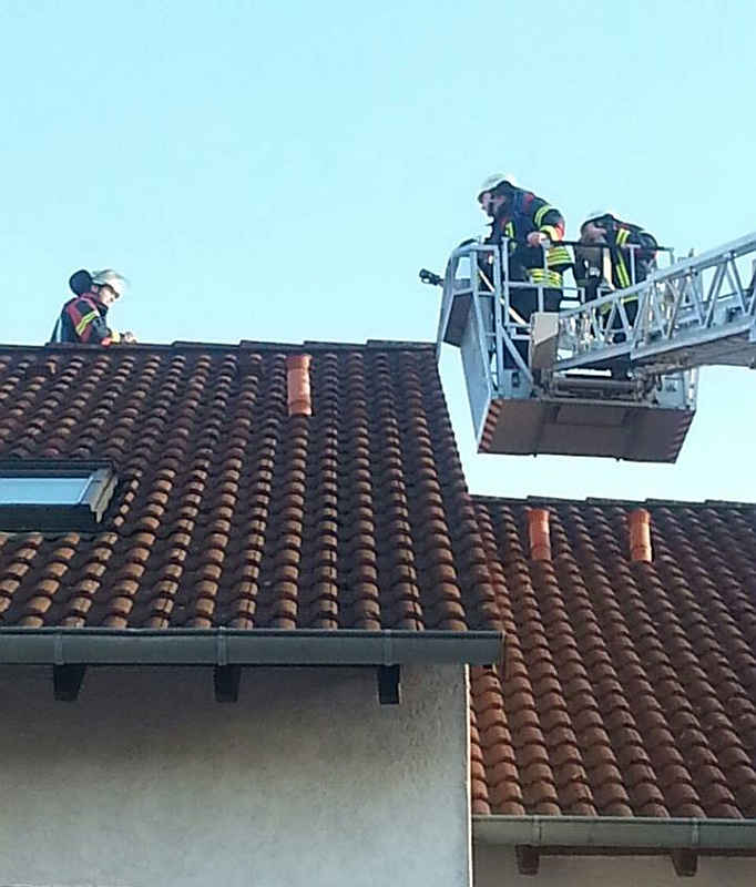 Mit einer Wärmebildkamera wurde das Haus auf weitere unentdeckte Brandnester kontrolliert