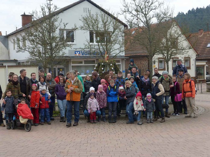 Gruppenfoto der teilnehmenden Familien
